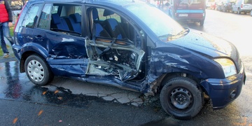 Nehoda se zraněním na Husovo náměstí v Plzni