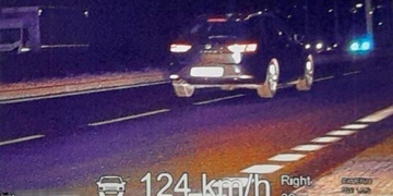 Mladík se ještě s "vlhkým" řidičákem na padesátce prohnal rychlostí 124 km/h