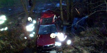 Včera u Pocínovic sjelo auto do potoka