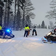 Vzpomínka na Česko - rozbitý obličej dítěte a zbabělost lyžaře
