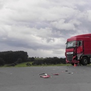 Střet motorky s kamionem - motocyklista na místě zemřel