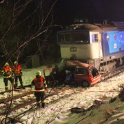 Tři mrtví lidé během železniční nehody ve Vejprnicích