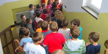 Kvůli úniku plynu byla evakuována celá základní škola