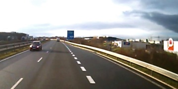 Přivaděč vzal protisměrem, pak se na něm ještě otáčel