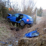 Auto vyletělo z dálnice a několikrát se převrátilo