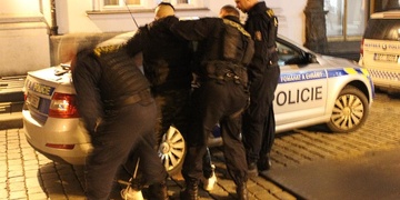 Parkování řešil opilec baseballovou pálkou