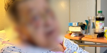 Vlastní maminku zbil, zkopal a pak na ni vytáhl i nůž