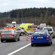 Při nehodě na dálnici D5 utrpěl zranění devítiletý chlapec