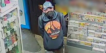 Poznáte muže na fotografii?