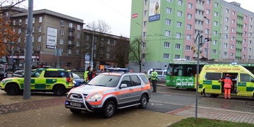 Na Slovanech srazila tramvaj ženu