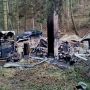 Ve vyhořelé chatě bylo nalezeno torzo lidského těla