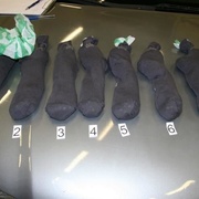 Drogy měli v ponožkách, policisté zajistili téměř 2,5 kilo materiálu