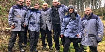 Vězni vyrazili pracovat do lesů