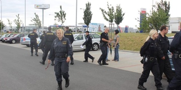 Pachatel dopaden, zbraň zajištěna! Pátrání po pachateli střelby na autobus skončilo úspěchem