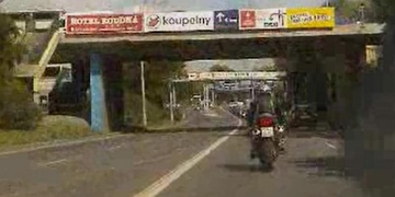 Z motorky rovnou do vězení