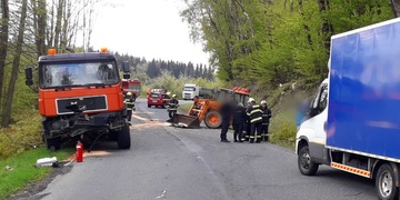 Co se stane, když se potká bagr, náklaďák a dodávka?