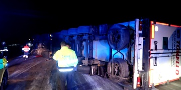 Havárie kamionu uzavřela dálnici D5