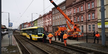 Pod CAN vykolejila tramvaj - stále aktualizujeme