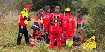 Skvělá zpráva nebo spíše malý zázrak, pětaosmdesátiletý senior byl po více než dvou dnech venku nalezen živý