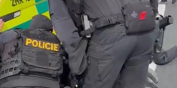 Zfetovaný šestnáctiletý chlapec zdemoloval byt vlastní matky