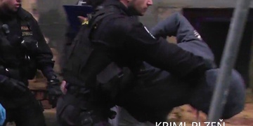 Již druhý, stejně zákeřný útok cizince v Plzni za tento víkend