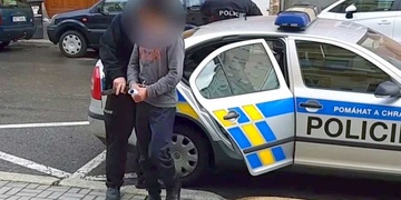 Mladý narkoman týral a bil svého tátu a s nožem ho opakovaně nutil vydávat desítky tisíc