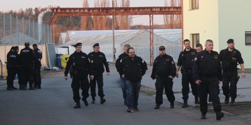 Na Doubravce právě končí policejní razie