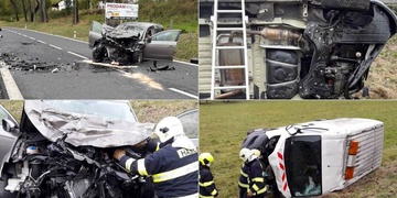 Po čelním střetu se dodávka ještě převrátila do pole