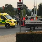 Střet skútru a auta omezil dopravu v Plzni