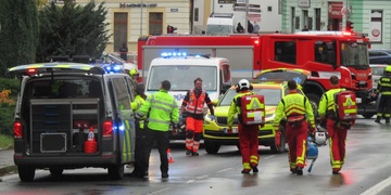 Vážná dopravní nehoda, vozidlo srazilo přecházející seniorku