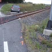 Řidič nezvládl přejet železniční přejezd, měl dvě promile a pozitivní test na drogy