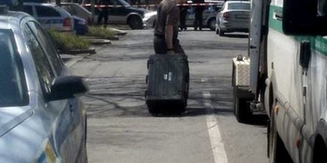 Do policií uzavřené pošty právě dorazil policejní pyrotechnik