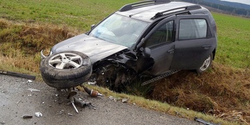 Hasiči, záchranáři i policisté měli plné ruce práce s včerejší nehodou u Mýta