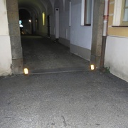 Opilý Moldavan projel věží a střízlivý kamioňák popovezl most
