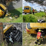 Řidička zasekla své auto mezi zeď a strom