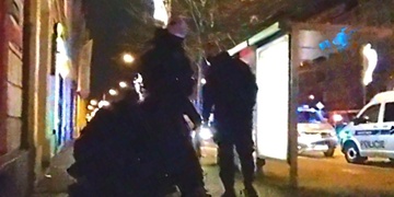 "Všechny vás zabiju!" řval muž na policisty