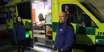 Útok na sanitky v Plzni byl úmyslný