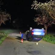 Prvomájový polibek s třešní nevyšel, byl o den dřív a řidič měl 2,6 promile