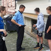 Malí "snipeři" ostřelovali ulici