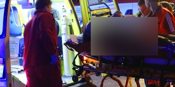 Skutečně nečekaný konec rodinné oslavy, muž se třikrát bodl nožem do břicha