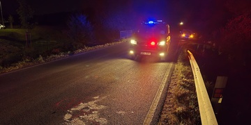 Jezdec na skútru narazil do svodidel