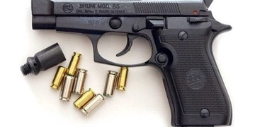 Opilec střílel z pistole – skončil na záchytce