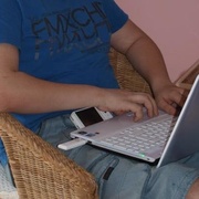 Navrtal se manželce do "fejsu" i mailu a teď ho za to stíhá policie