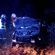 Žena si k autonehodě zavolala manžela, pak upadla do bezvědomí