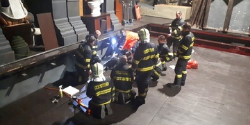 Jak probíhala záchranná akce v divadle? Fotogalerie hasičů