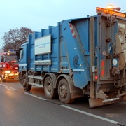 Popelářský vůz srazil popeláře