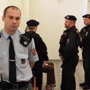 Napadená stařenka dnes zemřela