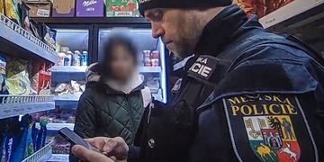 Školačka přistižená při krádeži