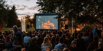 Plzeňské filmové večery nabídnou desítky promítání pod širým nebem
