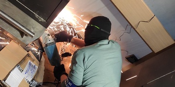Na hrací automaty vyrazili celníci s bruskou
